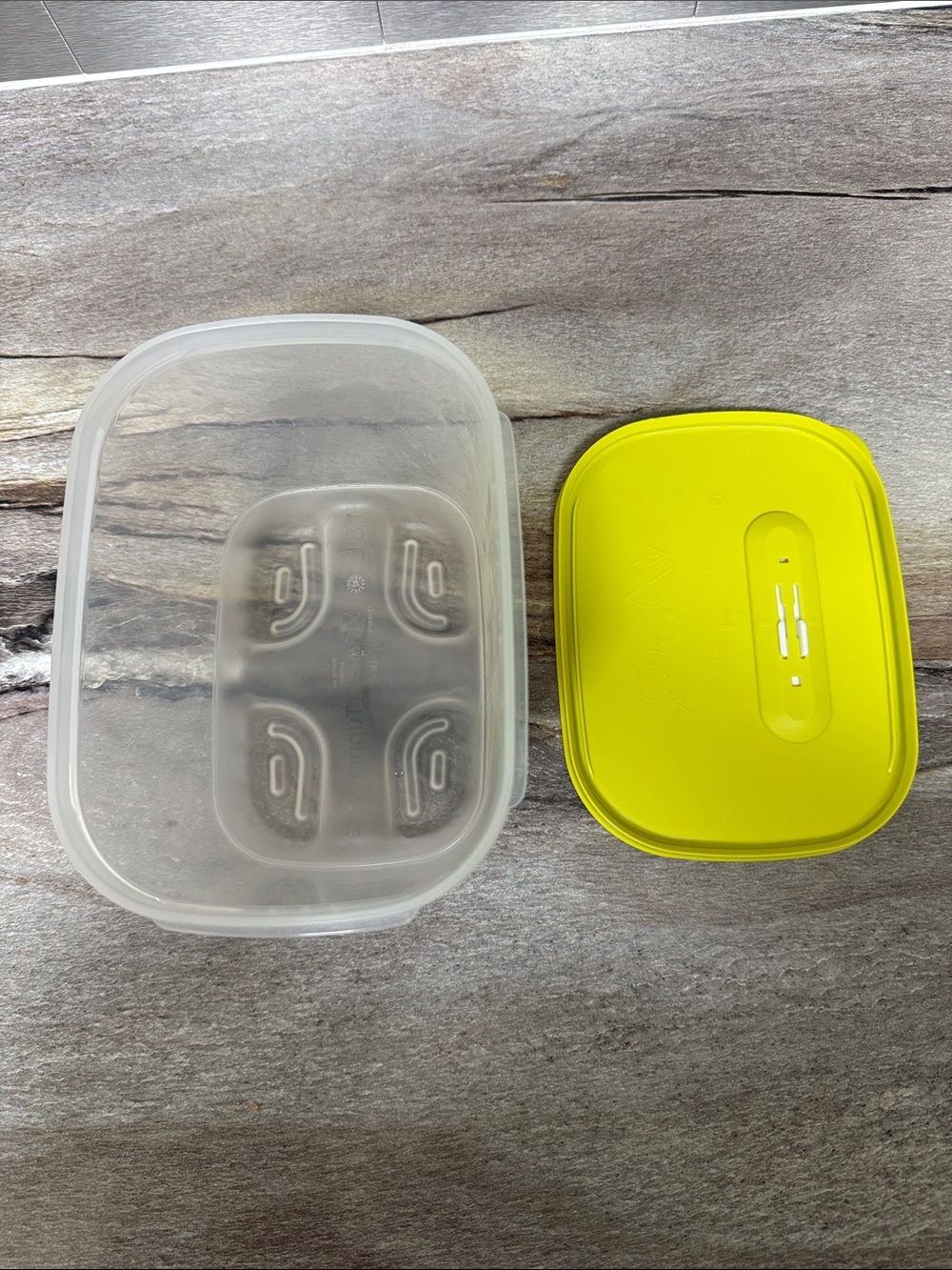Tupperware FridgeSmart Small Deep - Picture 3 of 4